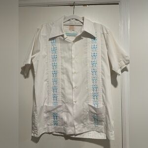 VTG 70s Mens guayabera shirt by Yucateca Blue/ White Embroidery. Pin-tuck detail